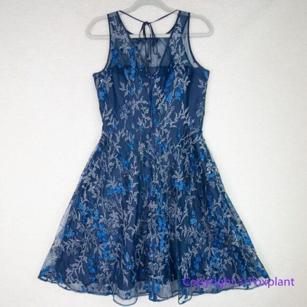 New! White House Black Market blue embroidered fit and flare dress, size 6‎ - Picture 11 of 16